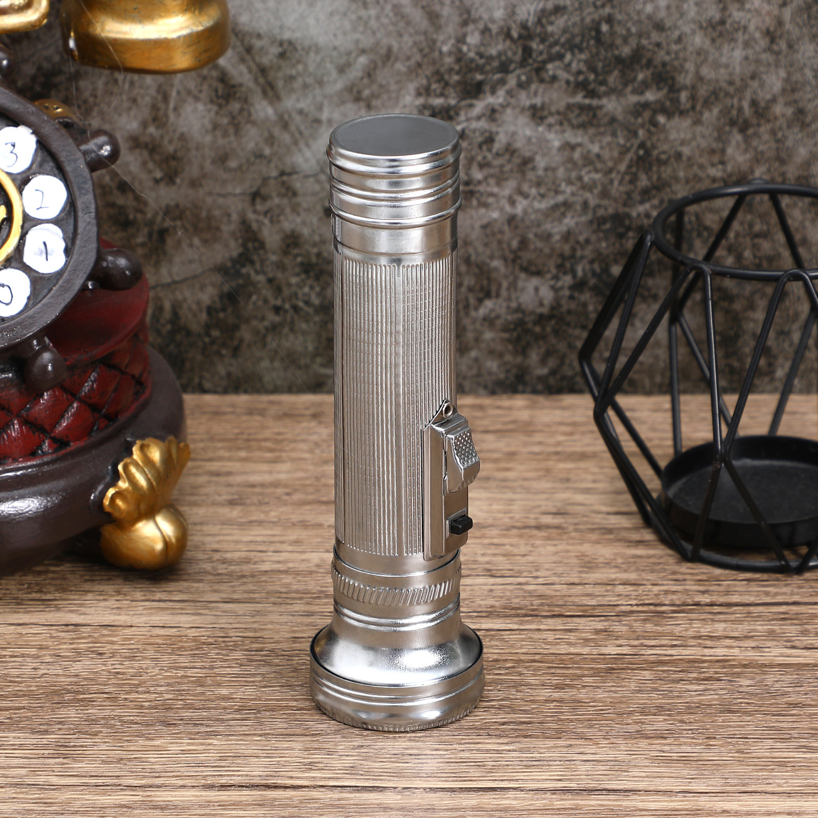 Vintage Metal Flashlight Small - đánh giá và giá Vintage Photography Lighting
